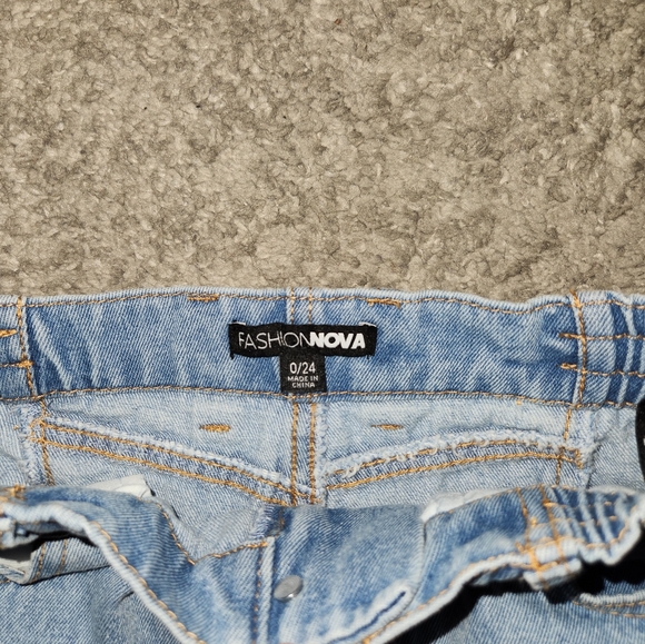 Fashion Nova Mom Jeans - Picture 3 of 6